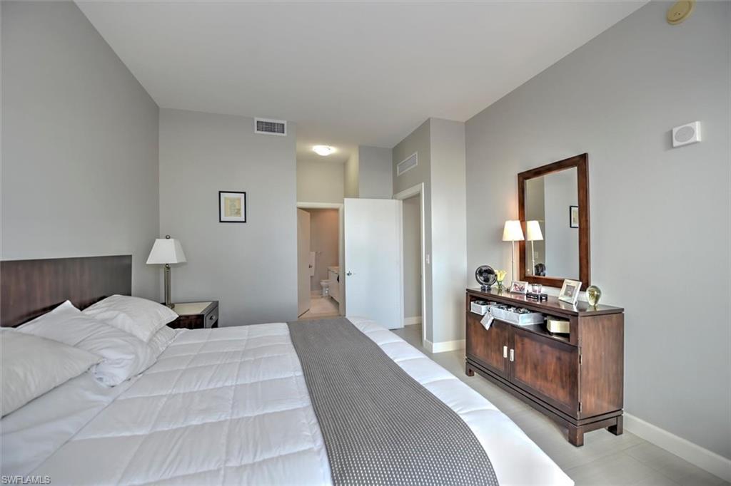 3000 Oasis Grand BLVD 407 photo 13