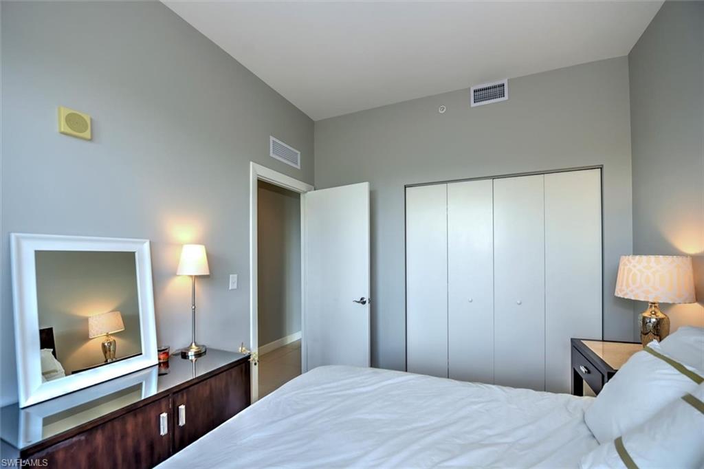 3000 Oasis Grand BLVD 407 photo 20
