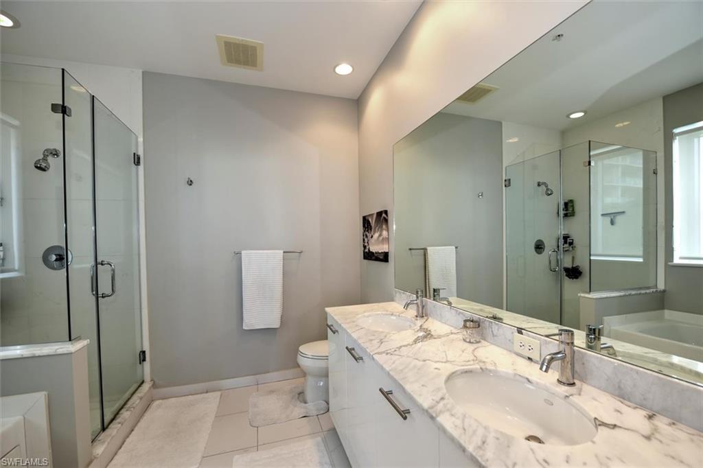 3000 Oasis Grand BLVD 407 photo 14