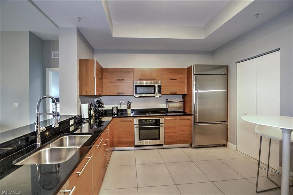 3000 Oasis Grand BLVD 407