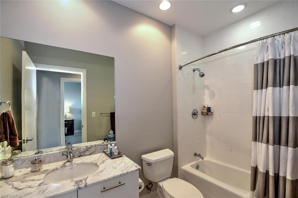 3000 Oasis Grand BLVD 407 photo 21