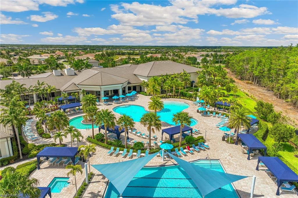 Again, feel like you are on vacation year round at the resort style pool