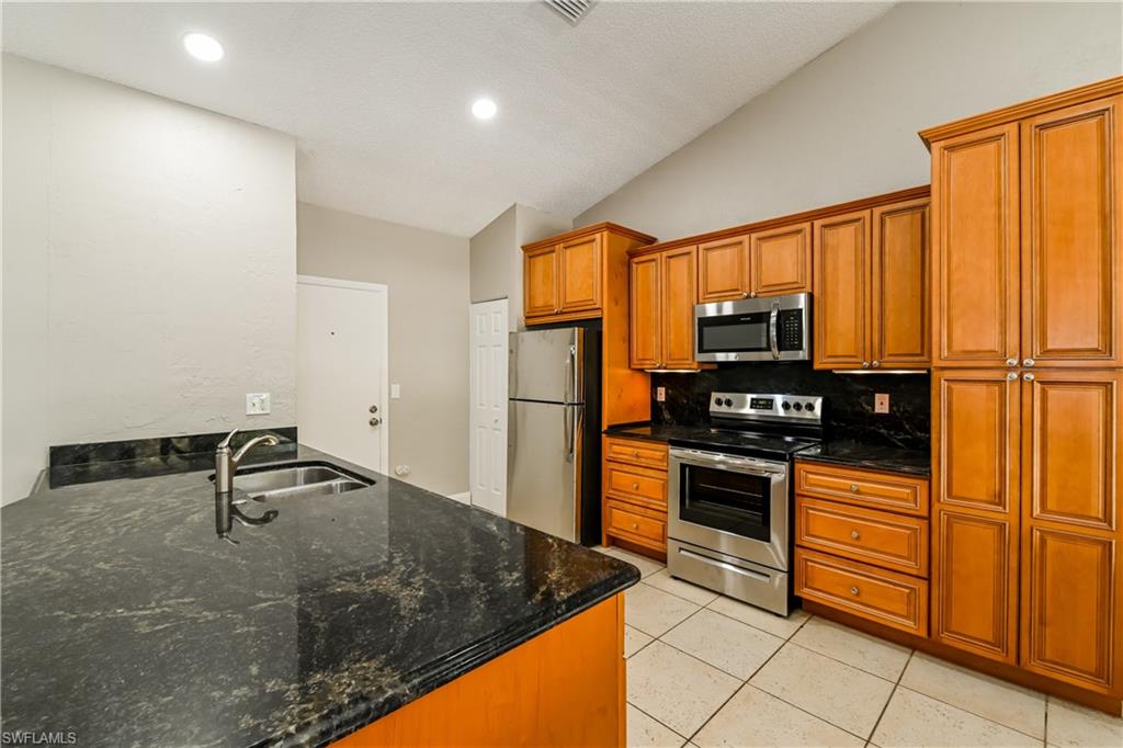 225 SW 37th ST photo 6