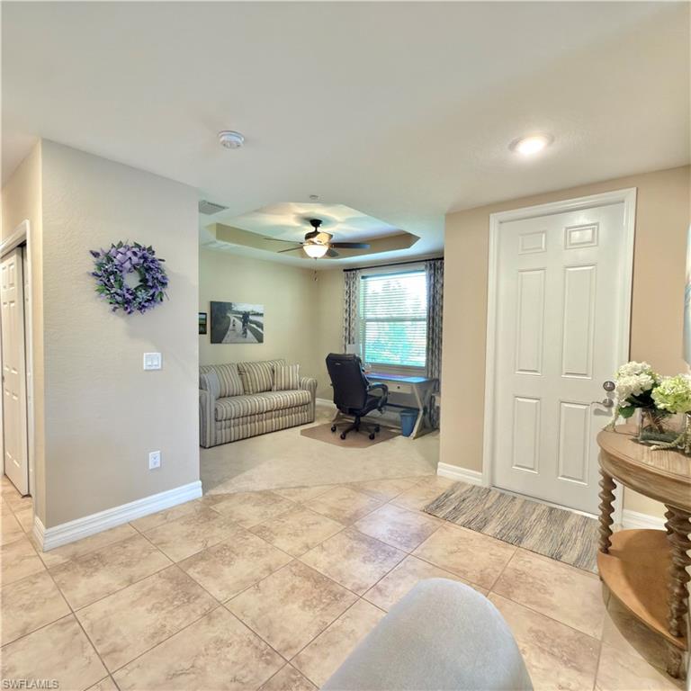Foyer/Den