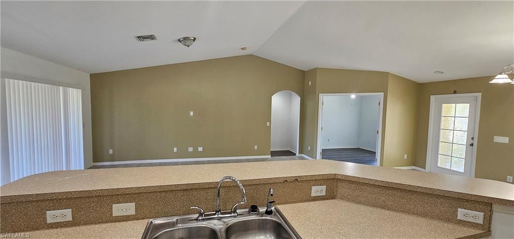 815 Porter ST E photo 8