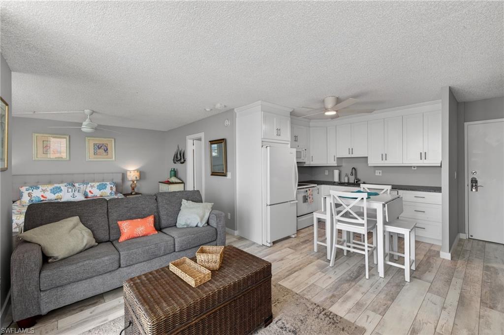 7330 Estero BLVD 1108 photo 9