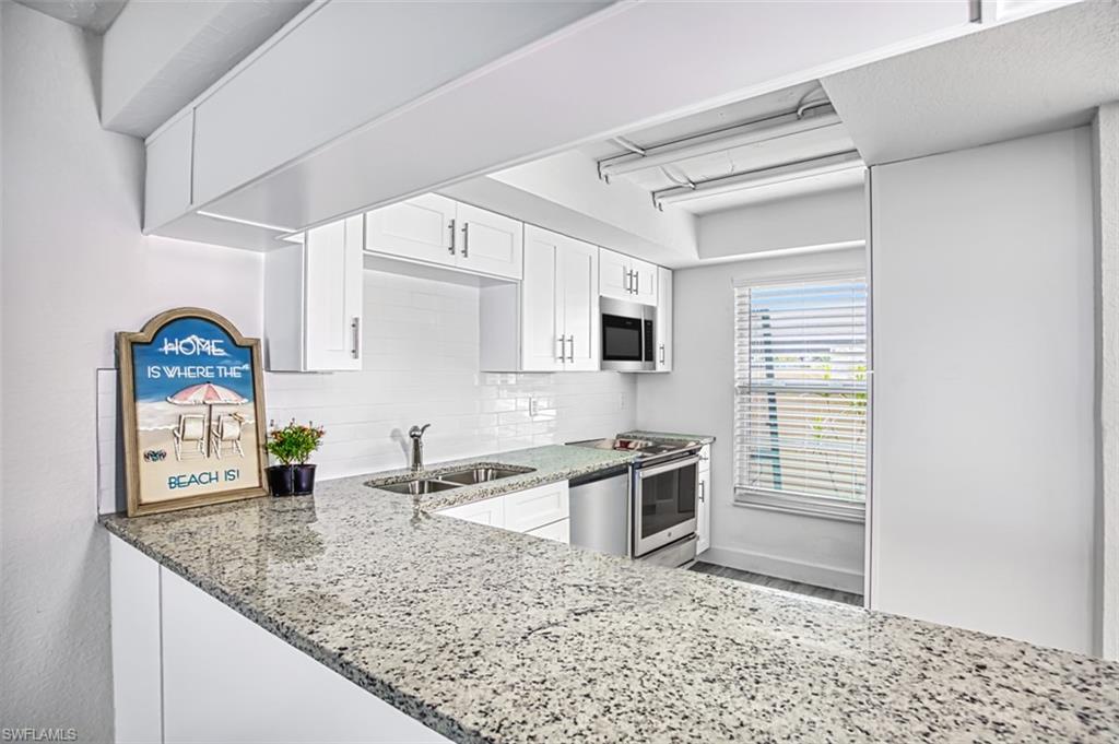 Granite counters & tray ceiling. All new stainless steel appliances.