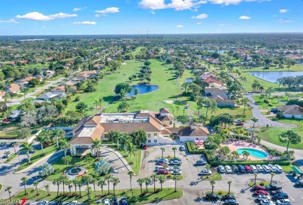 Aerial view of Spanish Wells and Country Club.