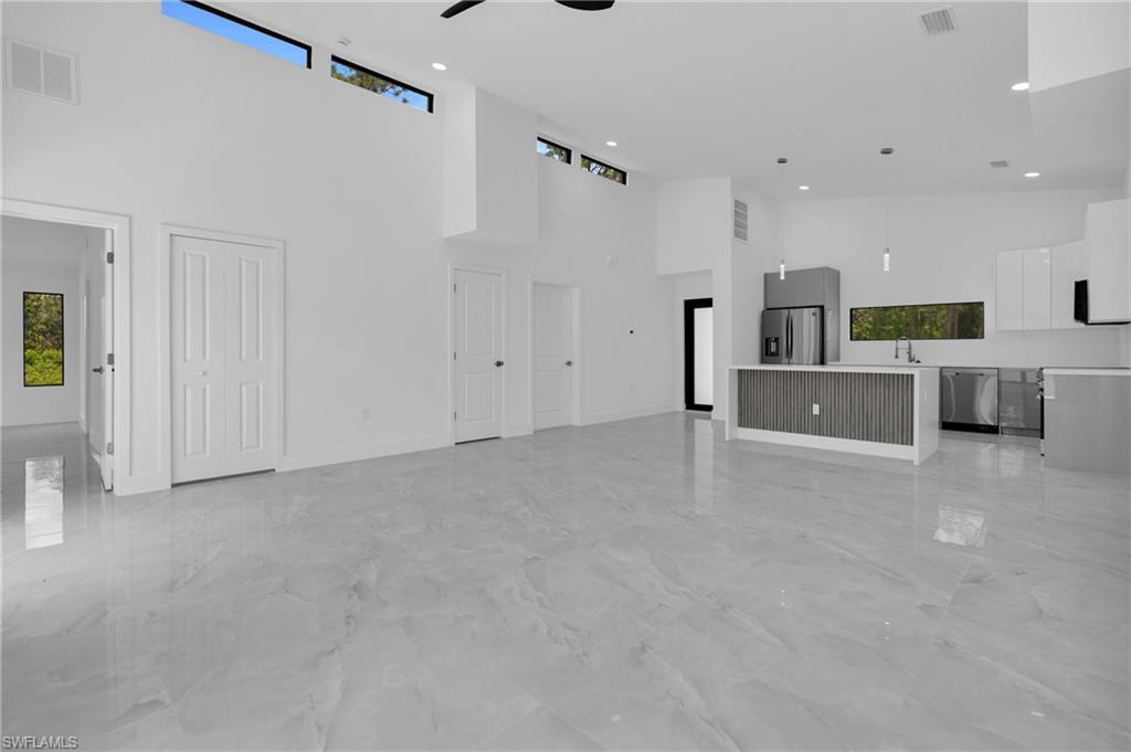 1006 Macy ST E photo 16