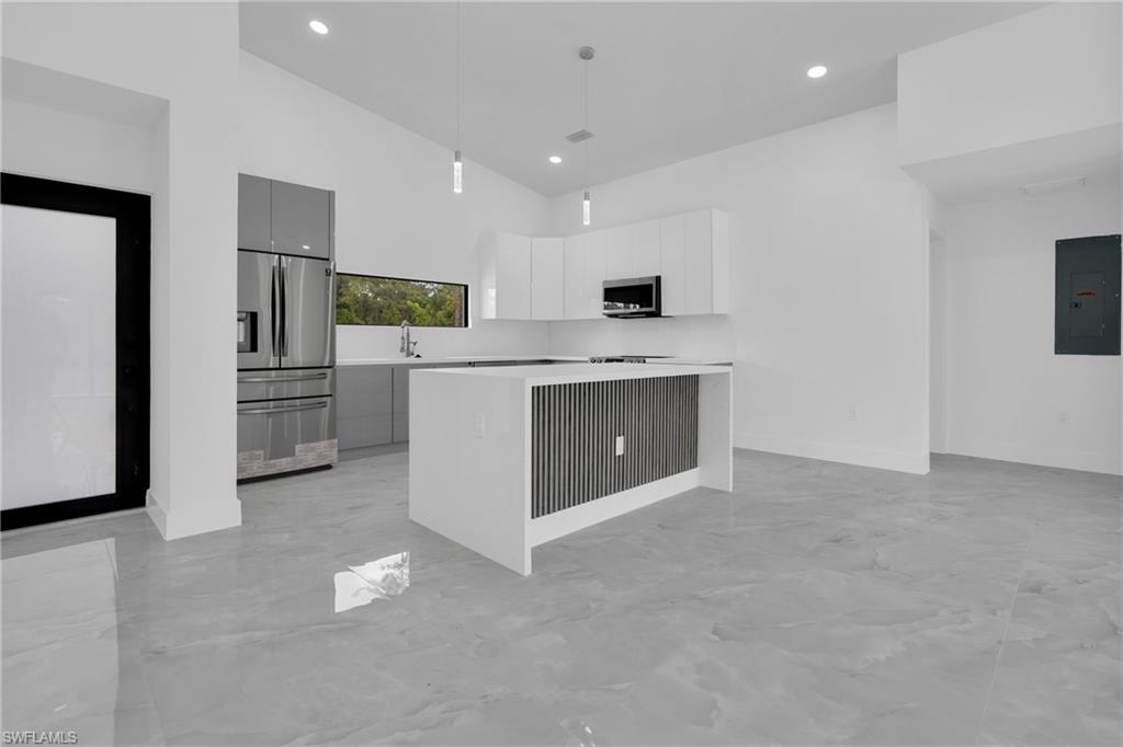1006 Macy ST E photo 12
