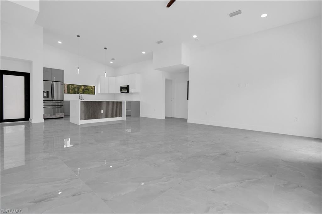 1006 Macy ST E photo 11