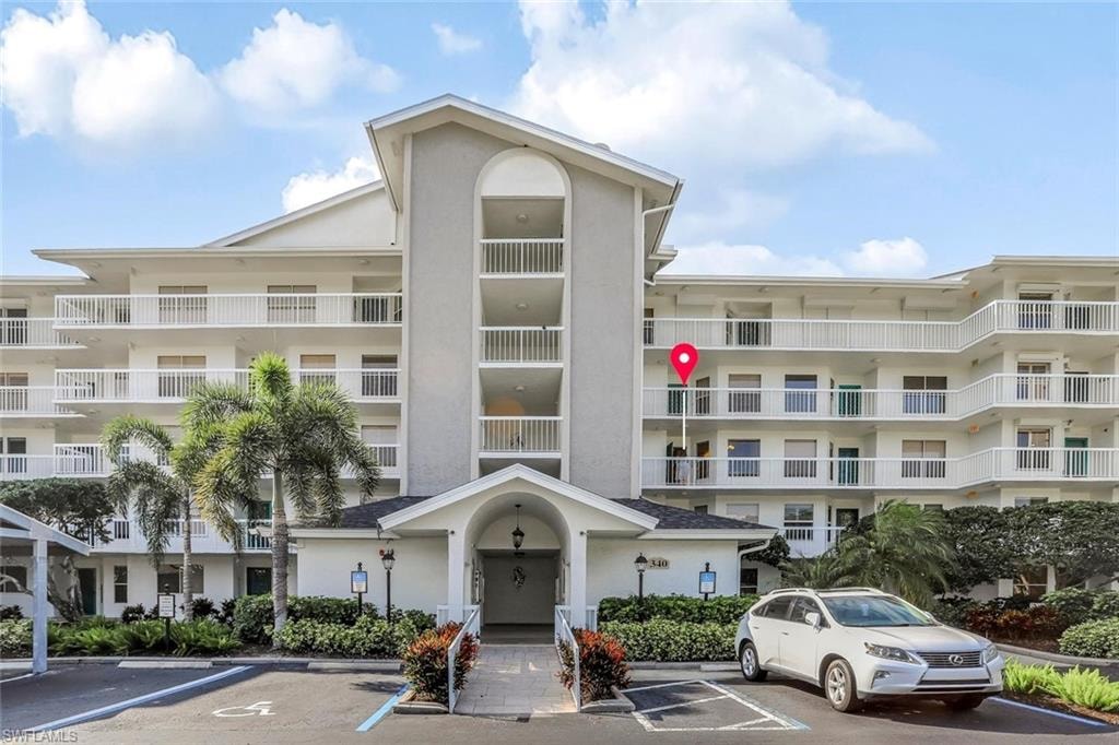 THE PERFECT LOCATION FOR SWFL BEACH LIVING SUPER LOW HOA FOR THE AREA!!