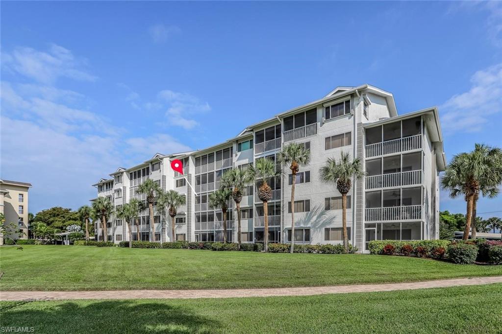 view of back of building from the lake/lawn.