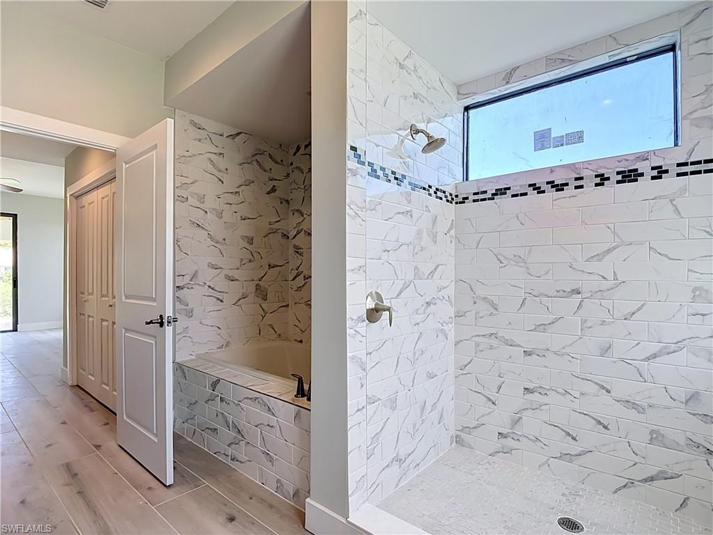 Guest suite bath with jetted tub