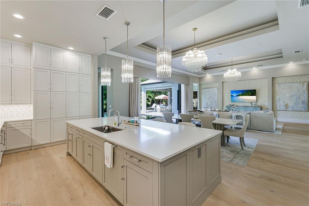 760 Park Shore DR photo 7