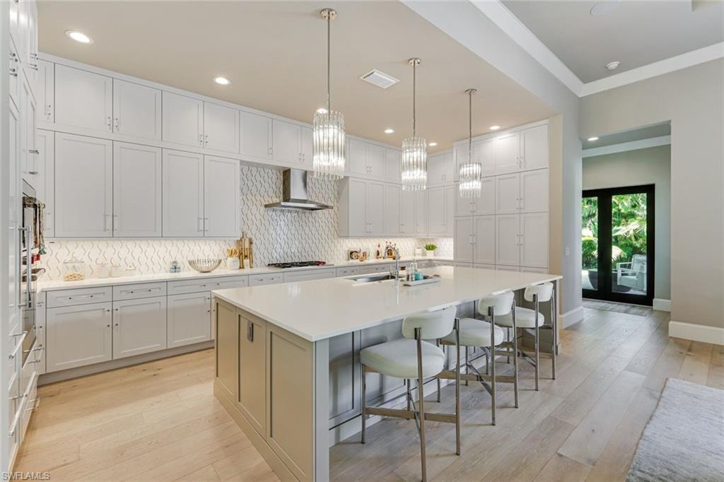 760 Park Shore DR photo 10