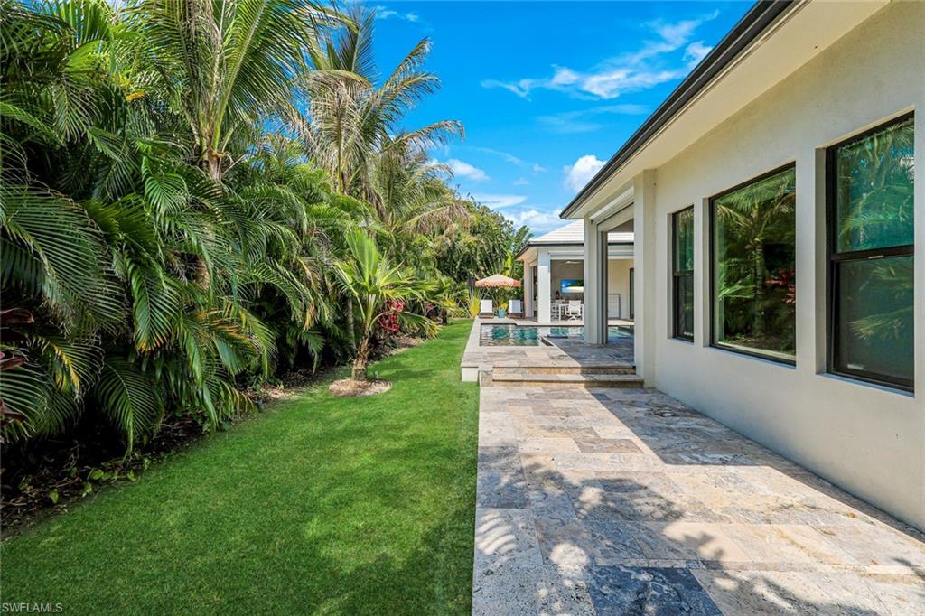 760 Park Shore DR photo 33