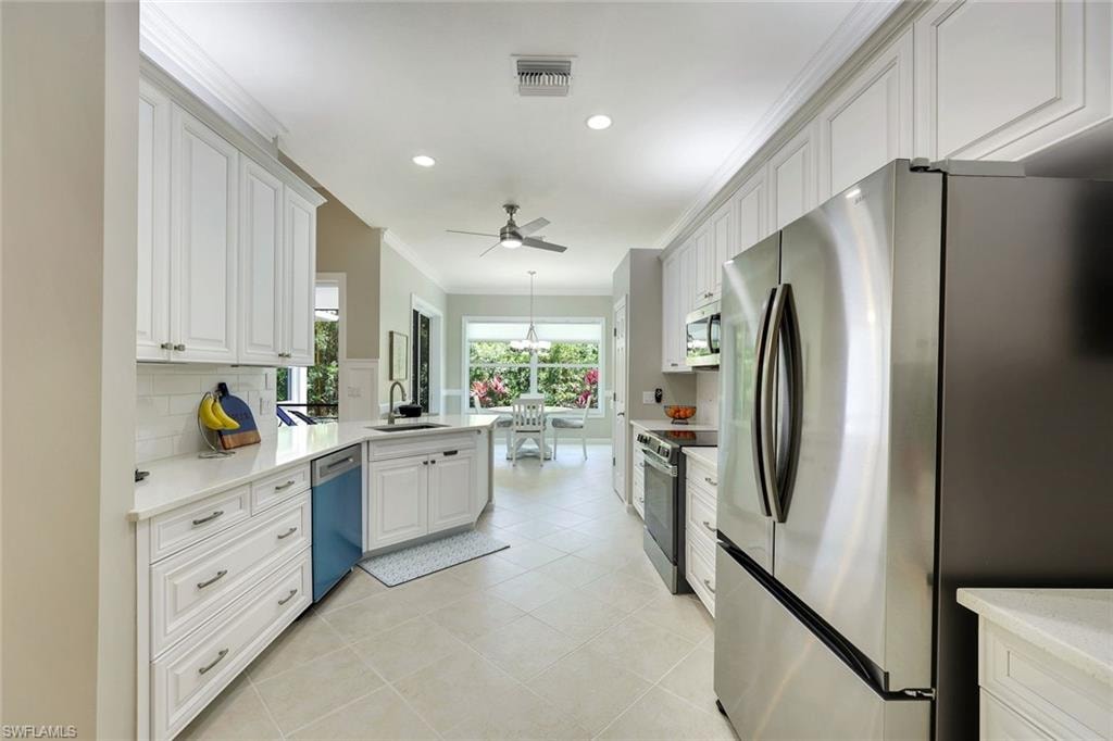 16221 Parque LN photo 9