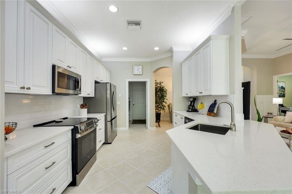 16221 Parque LN photo 8