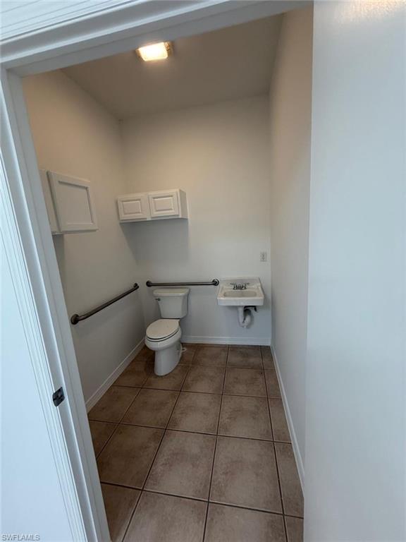 3894 Mannix DR 220 photo 8