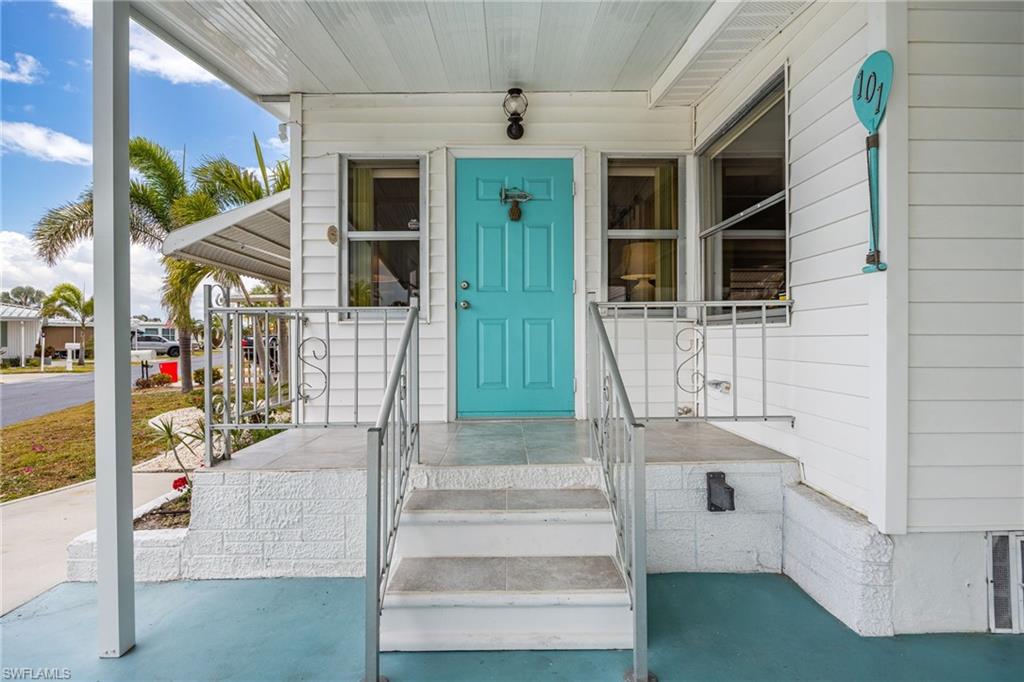 Welcome to the cutest, beachy place!
