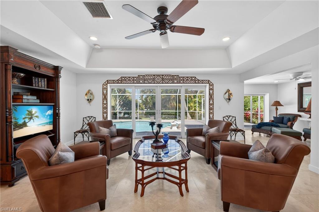 738 Anchor DR