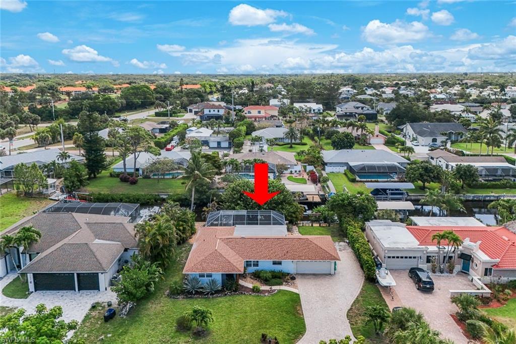 Minutes from Downtown Bonita Springs, grocery, Bonita Beach and MORE!