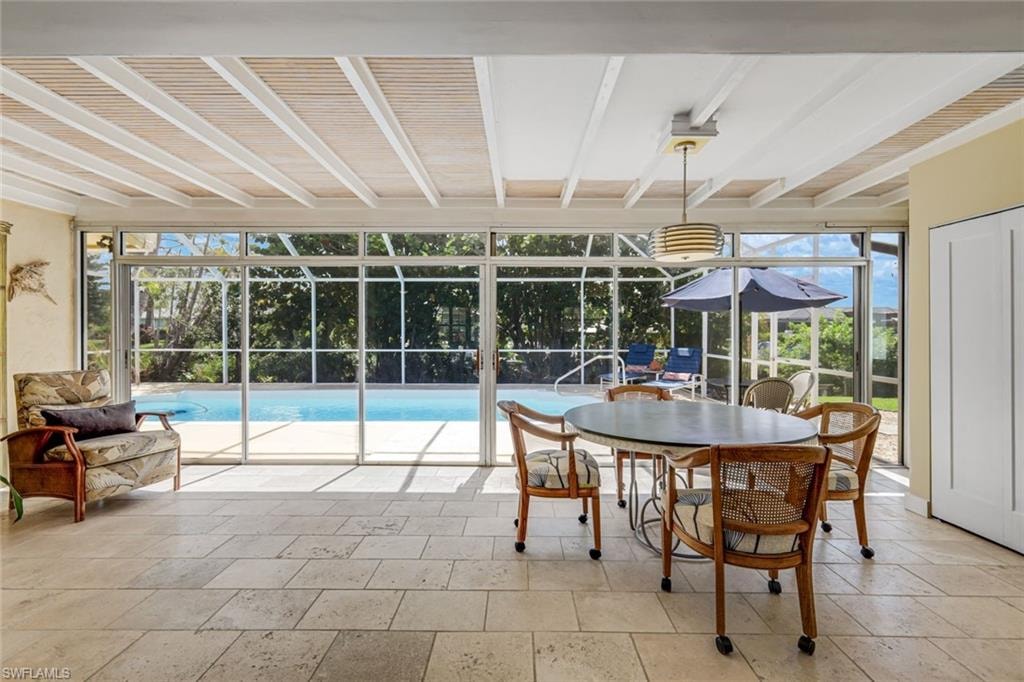 This Florida room is the PERFECT spot to spend your winter!
