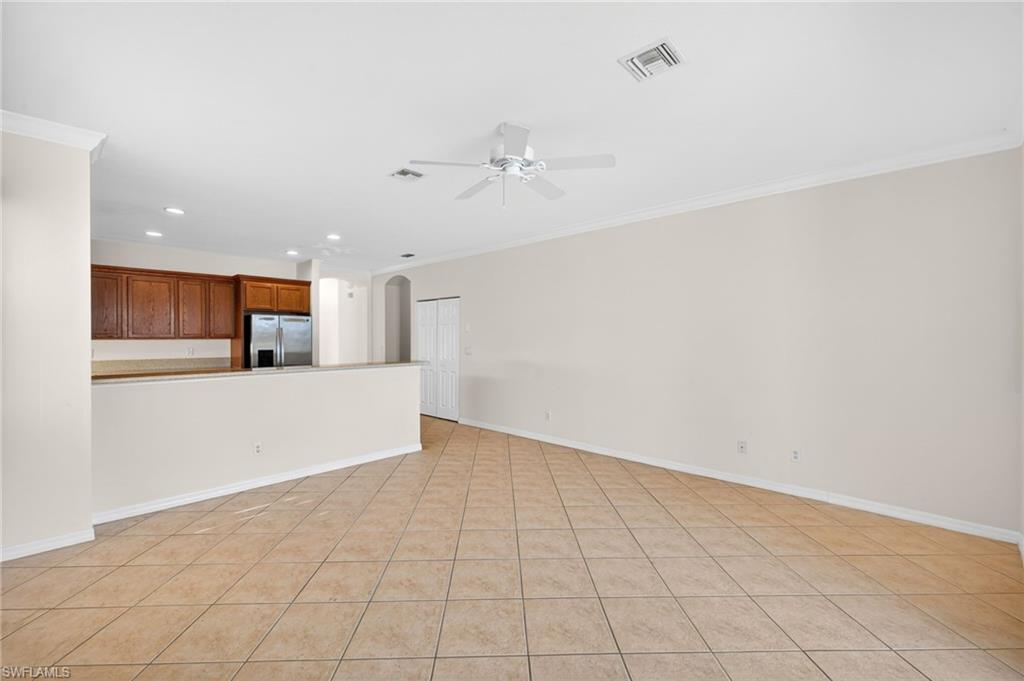 8369 Sumner AVE photo 9
