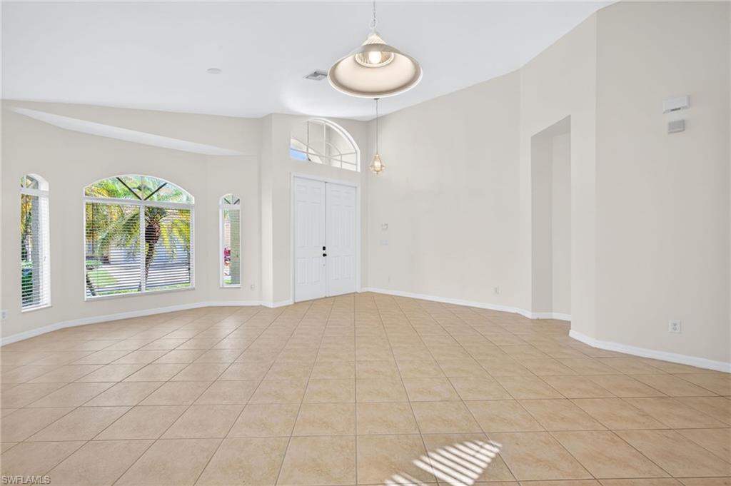 8369 Sumner AVE