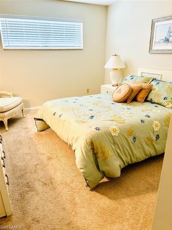 Master bedroom queen bed
