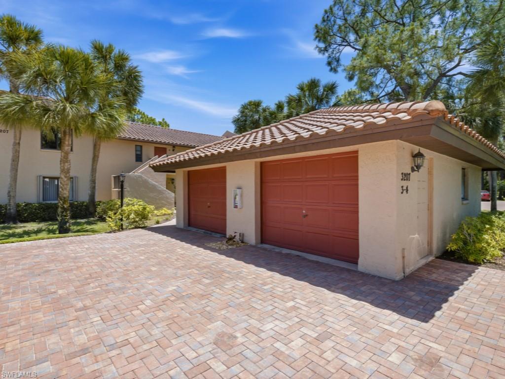 3207 Horse Carriage WAY 403 photo 8