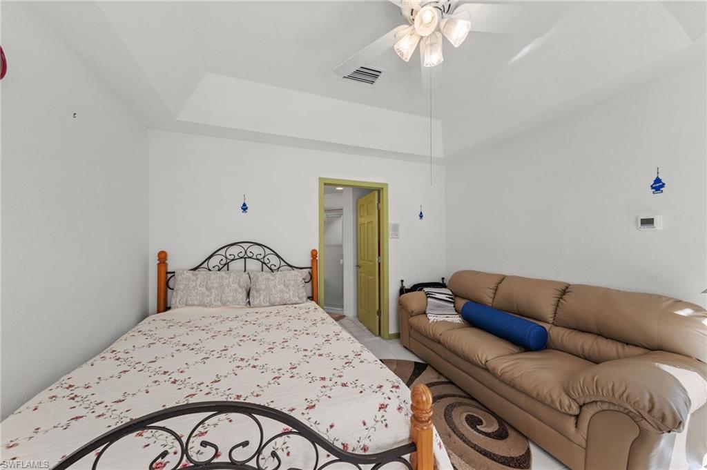 Vaulted ceiling with a ceiling fan light fixture