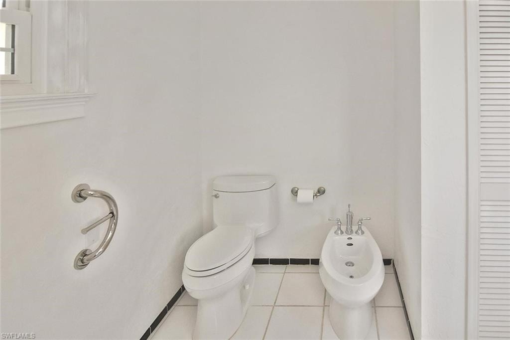 7226 Hendry Creek DR photo 32