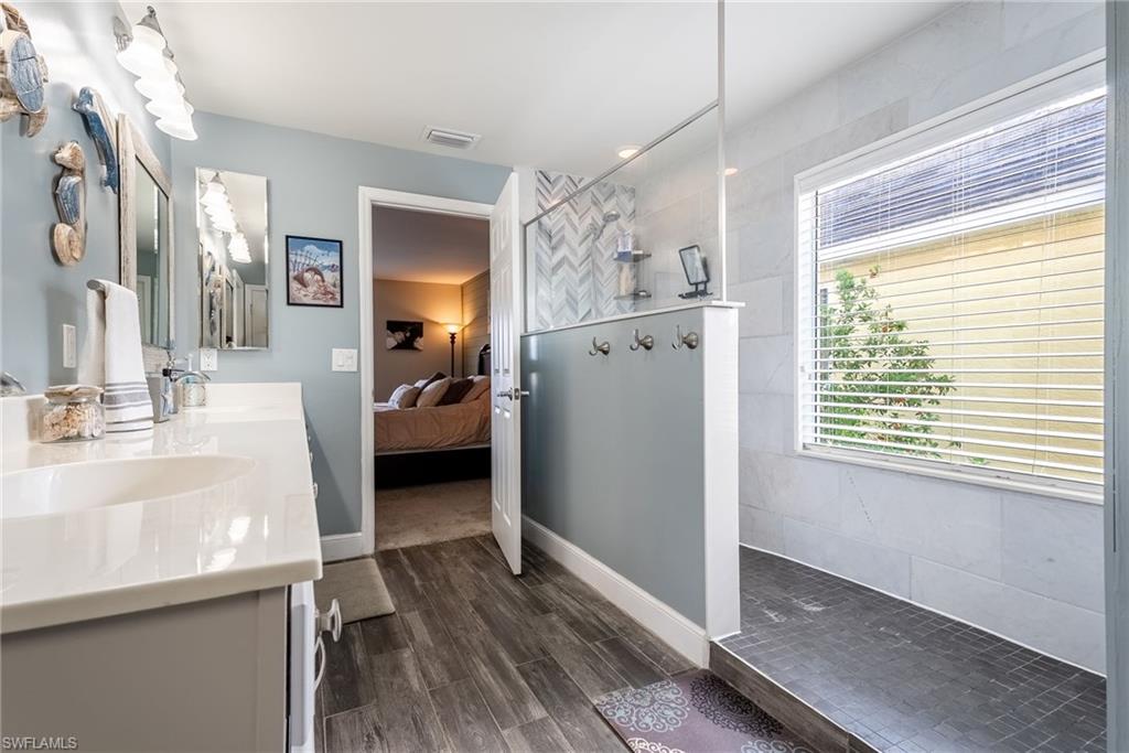 primary bath    - walk in shower