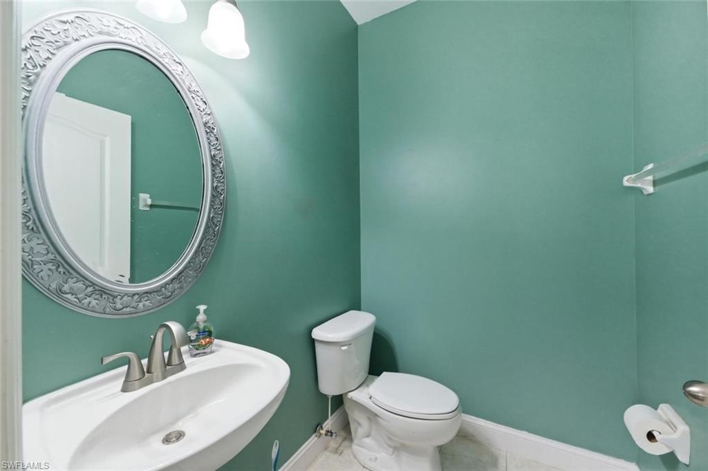 11528 Woodmount LN photo 9