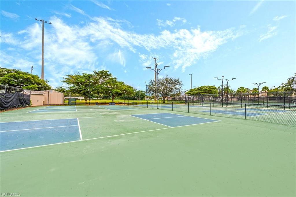 11528 Woodmount LN photo 38