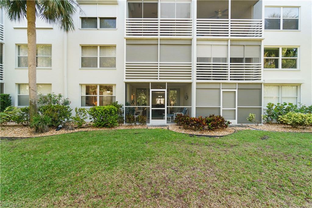 Private yard off your screened lanai.