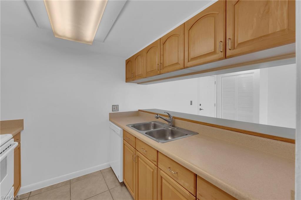 2875 Palm Beach BLVD 205 photo 11