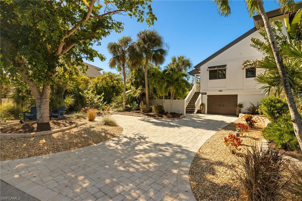Driveway/Garage