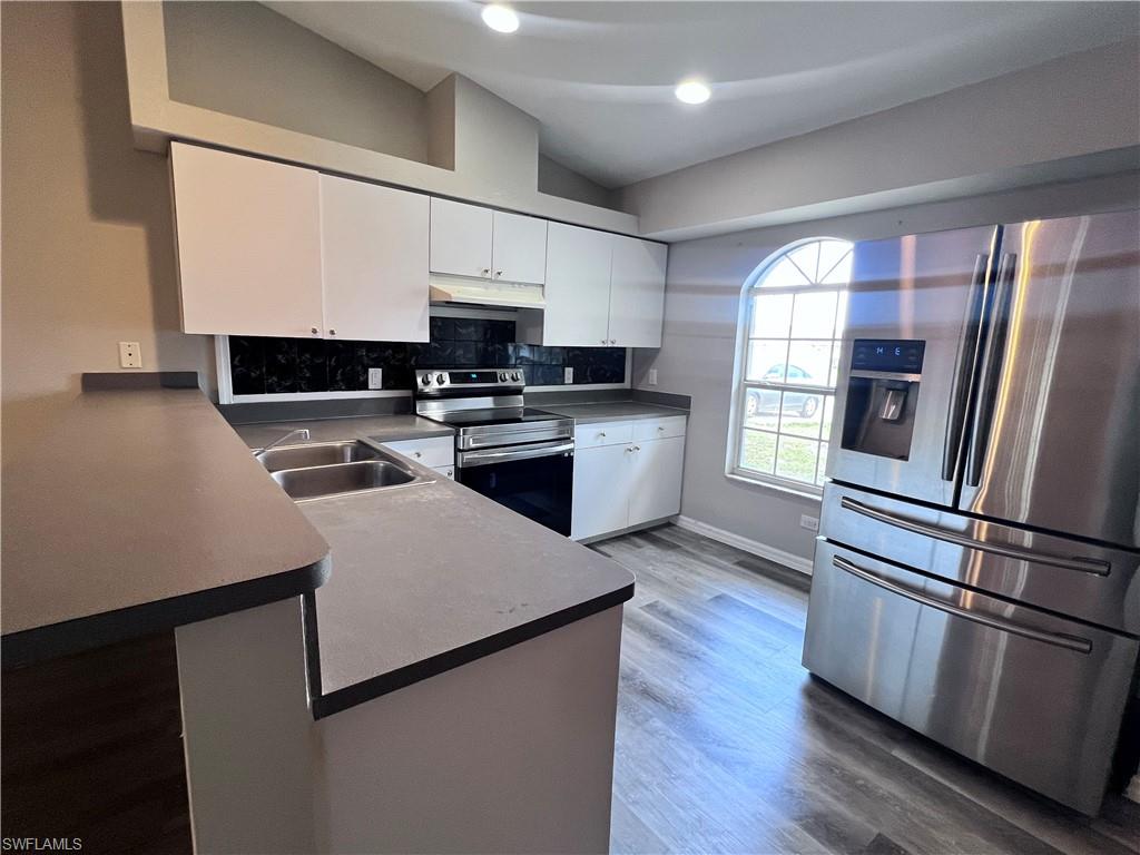 1809 SW Santa Barbara PL