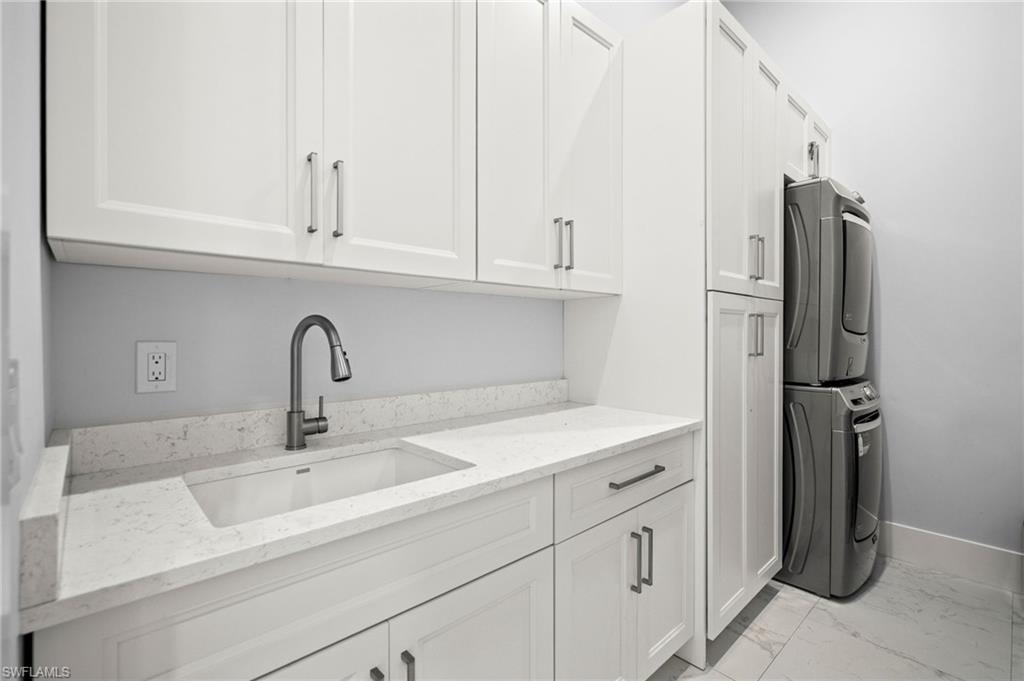 388 Pine AVE photo 33