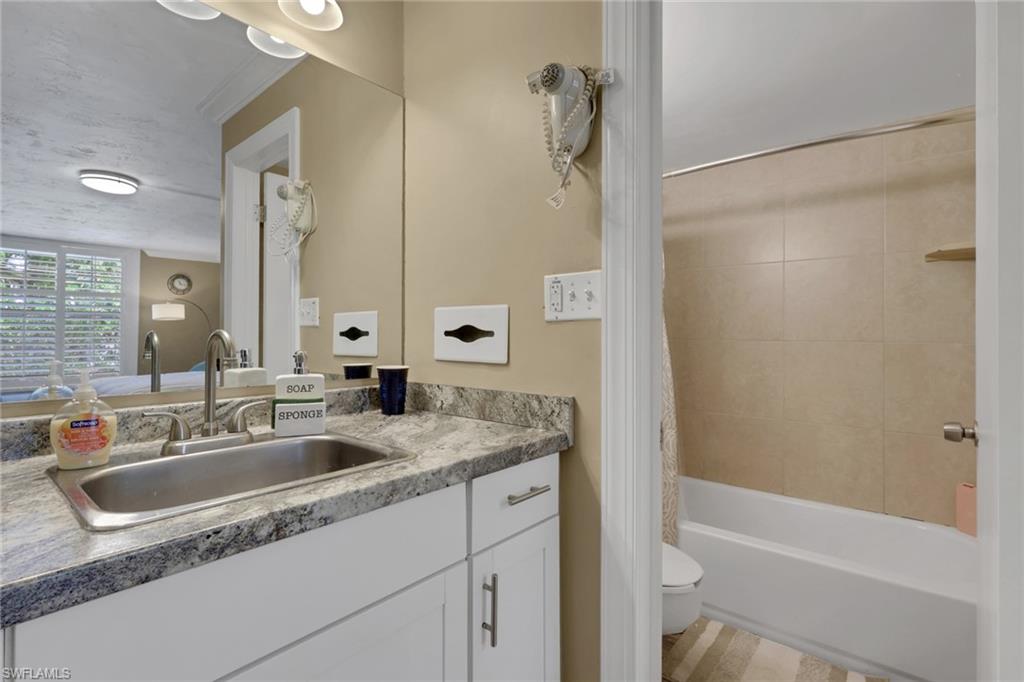 2555 Tamiami TRL N 115 photo 17