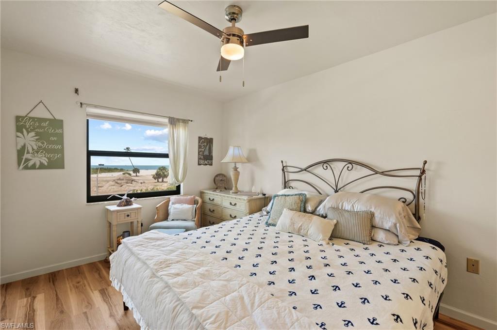 New King size Bed & sliders to balcony