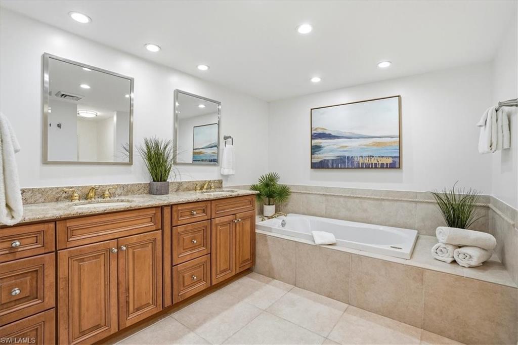 2400 Gulf Shore BLVD N 604 photo 17