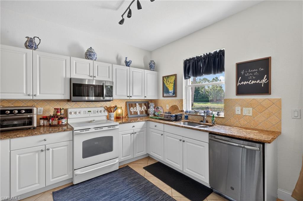 10284 Crepe Jasmine LN photo 9