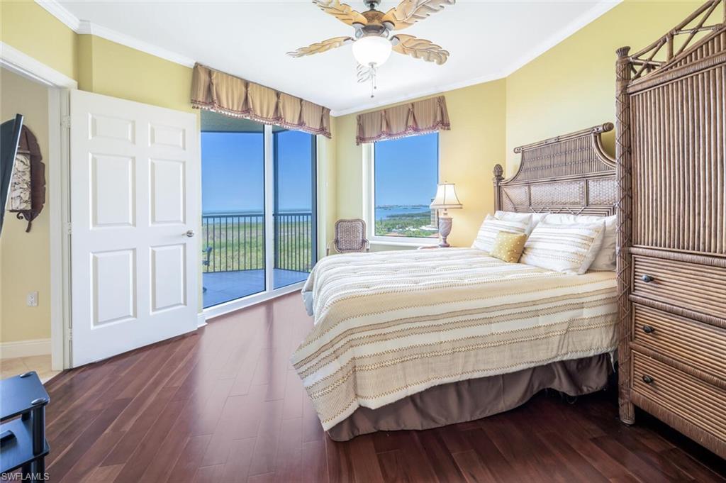 Guest suite with views & balcony access