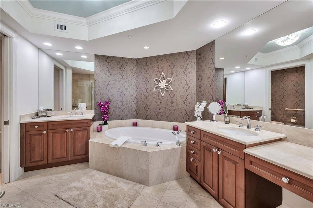 Jetted tub, dual sinks & vanity