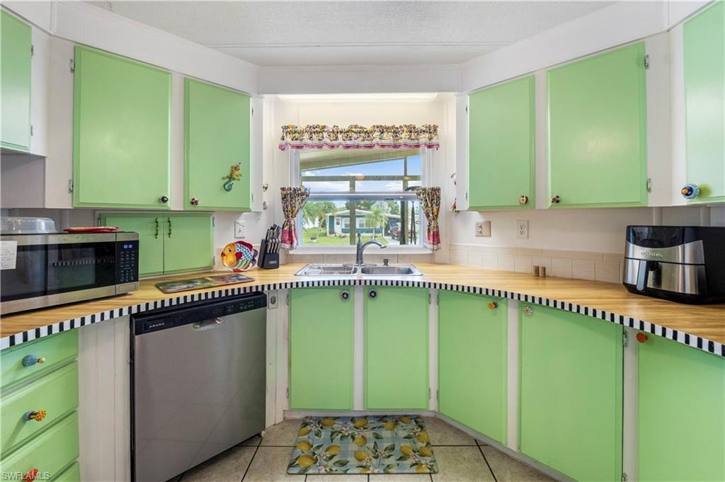 280 Grassy Key LN