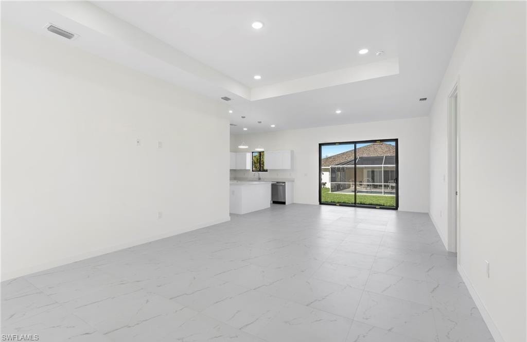 4233 Jacaranda PKWY W